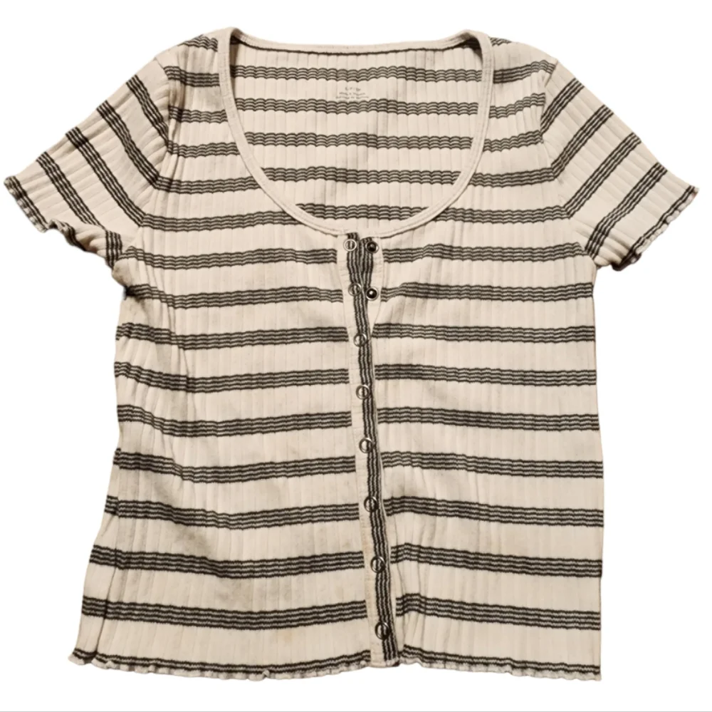 Bundle Crop Top Bundle Short Sleeves Size X-Small/Small - Picture 3 of 3